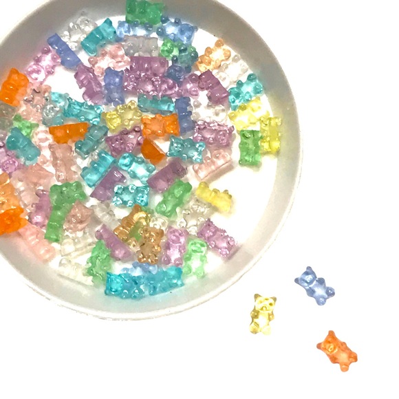 🆕 Mini Rainbow Gummy Bear Nail Charms - Picture 1 of 4